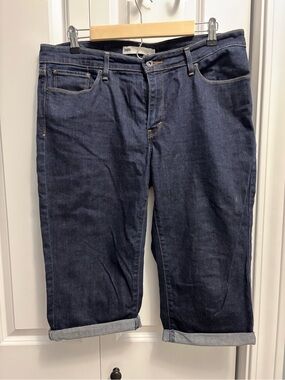 Dark Wash Rolled Hem Capris Levi’s